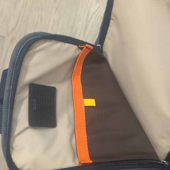 TUMI Morado Sling Crossbody Day Bag in gray plaid with black trim - Like New - Picture 7 of 8